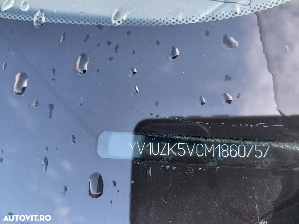 Volvo XC 60 B4 MHEV AT8 AWD Momentum Pro - 16