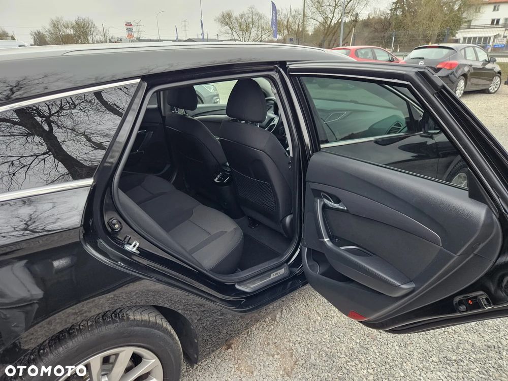 Hyundai i40 Kombi blue 1.6 Trend - 34