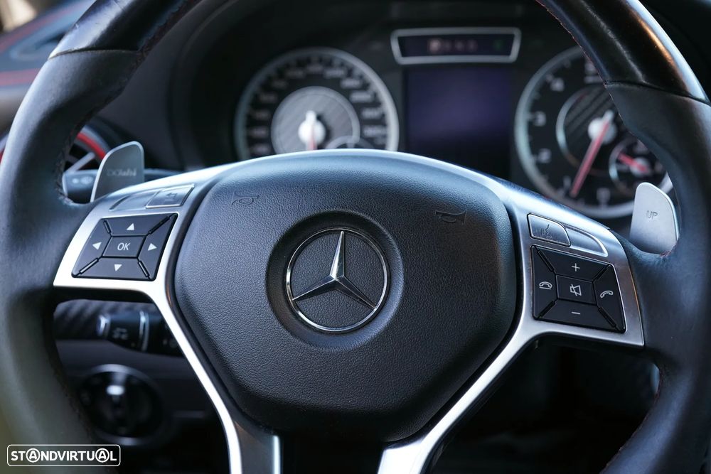 Mercedes-Benz A 45 AMG 4Matic Speedshift 7G-DCT - 18