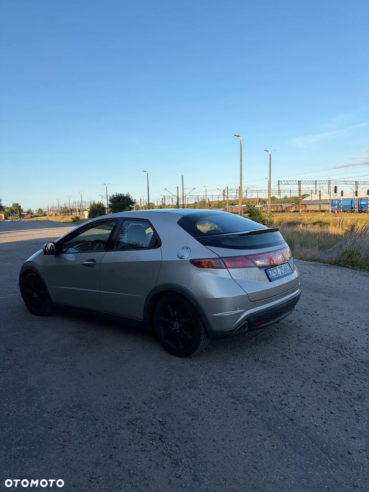 Honda Civic 1.8 Executive - 4