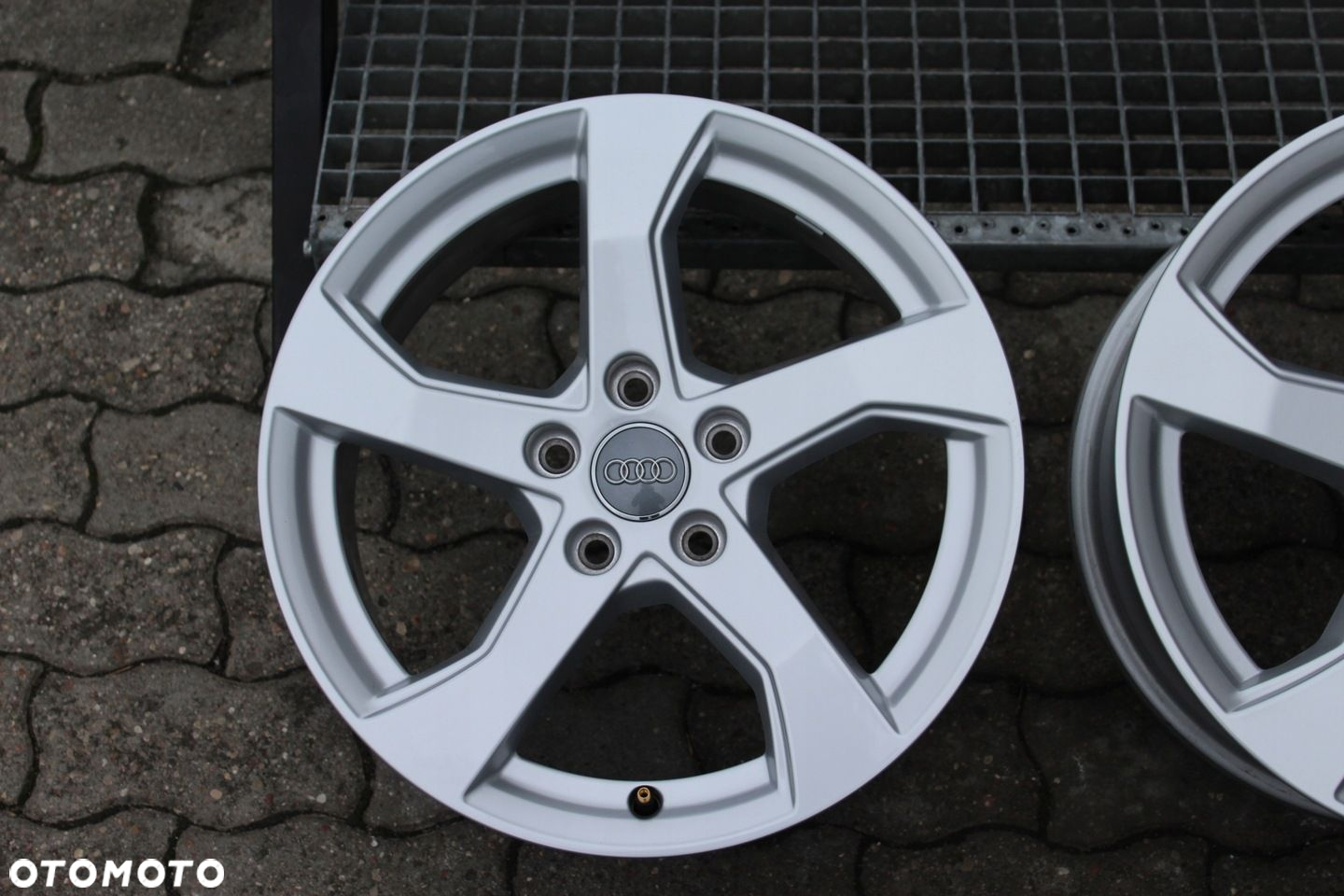 ORYG AUDI A3 8V0 17cali 5x112 ET43 7,5J Q3 A4 A6 - 3