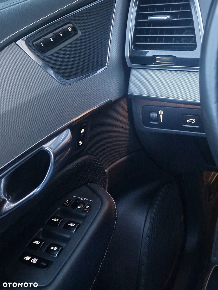 Volvo XC 90 D5 AWD R-Design 7os - 7