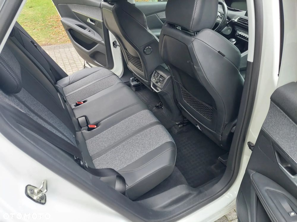 Peugeot 3008 1.5 BlueHDi Allure S&S - 10