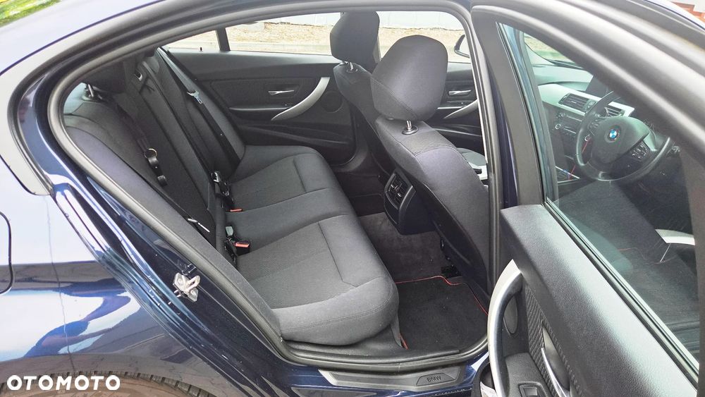 BMW Seria 3 320d DPF Efficient Dynamics Edition - 5