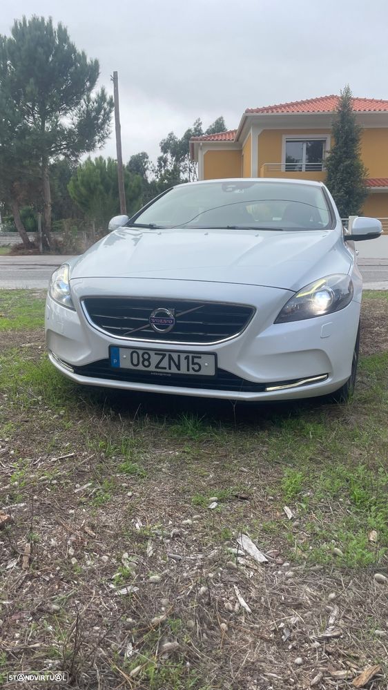 Volvo V40 2.0 D4 R-Design Summum - 1