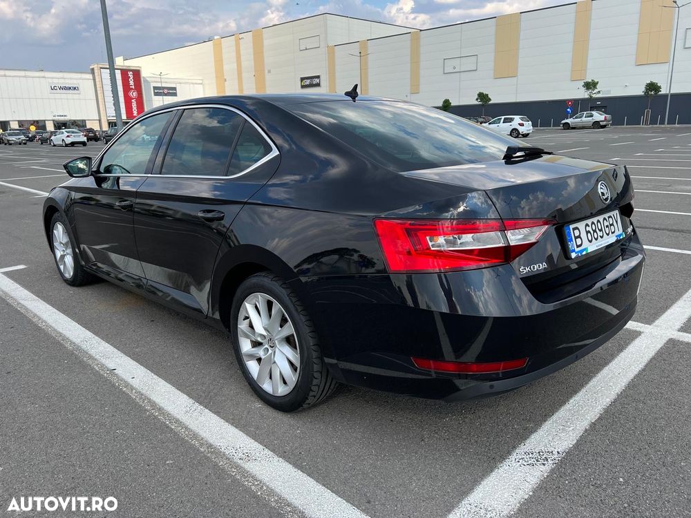 Skoda Superb 2.0 TDI DSG Ambition - 4