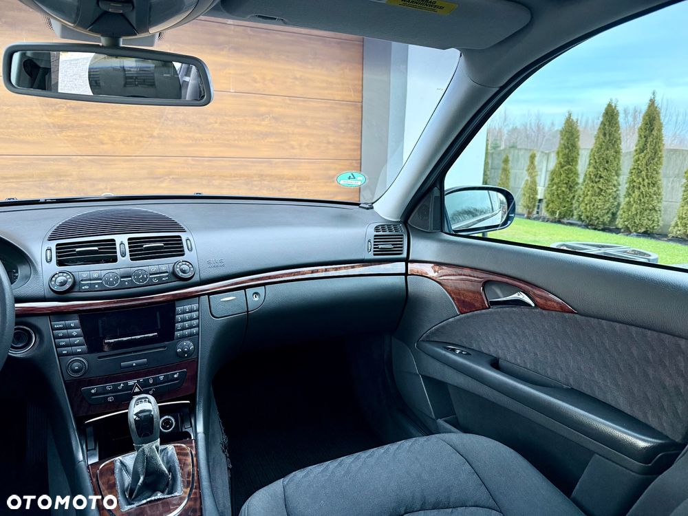 Mercedes-Benz Klasa E 240 T Classic - 20