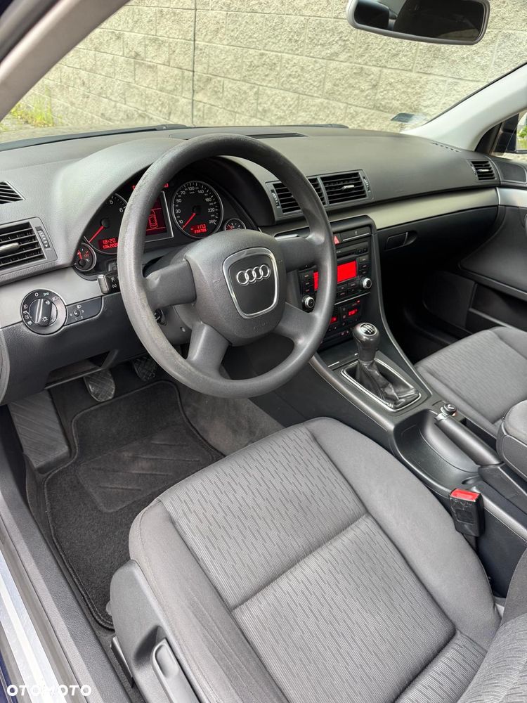 Audi A4 Limousine - 12