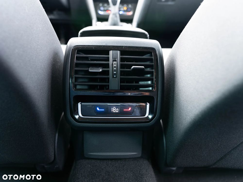 Volkswagen Passat 1.5 TSI EVO Elegance - 34