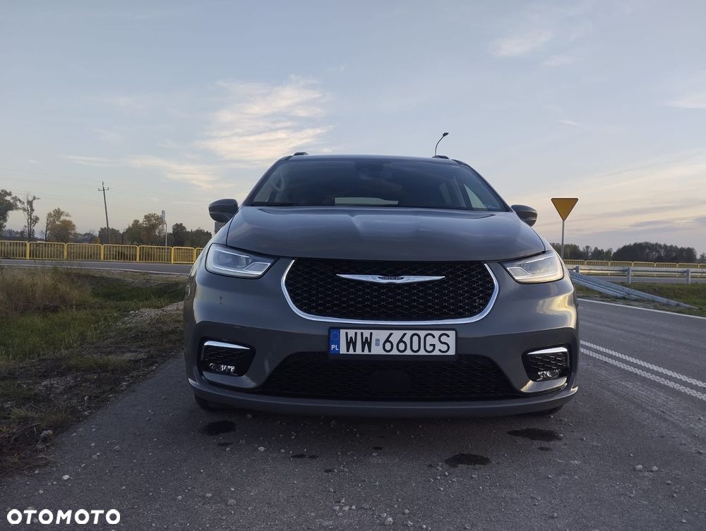 Chrysler Pacifica - 11