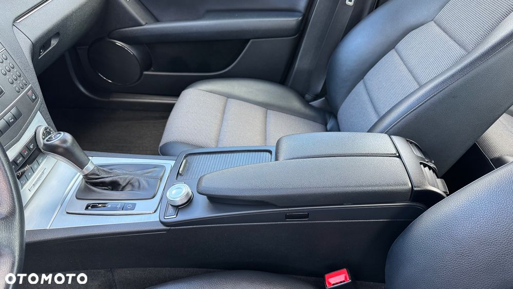 Mercedes-Benz Klasa C 180 CGI Automatik BlueEFFICIENCY Avantgarde - 22