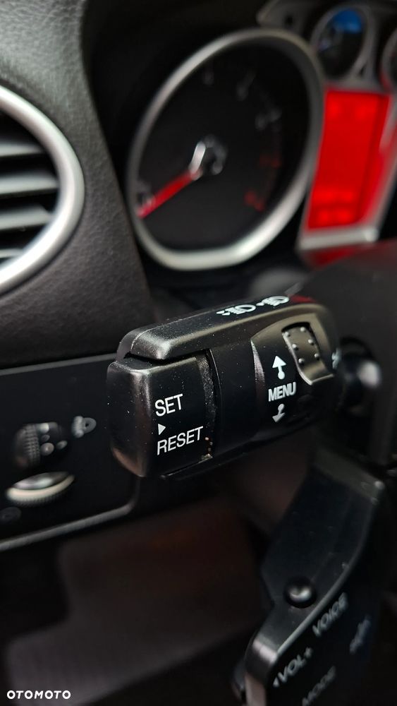 Ford Focus 2.0 16V Titanium - 33