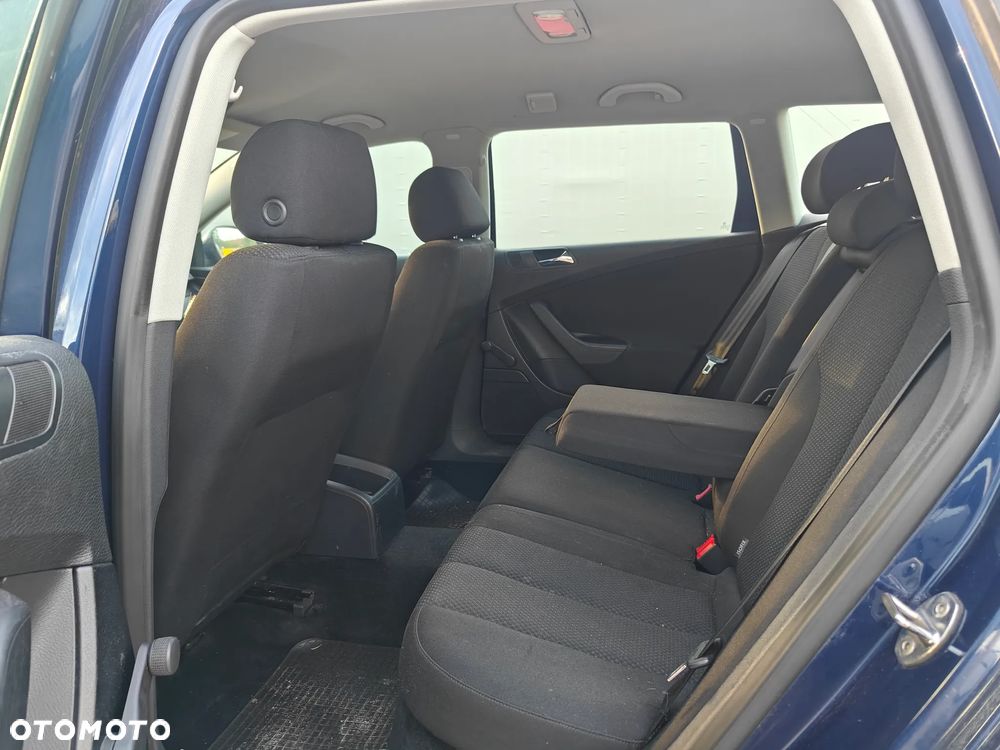 Volkswagen Passat 1.6 FSI Comfortline - 6