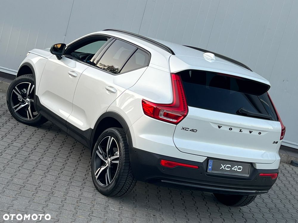 Volvo XC 40 B4 AWD Plus Dark - 8