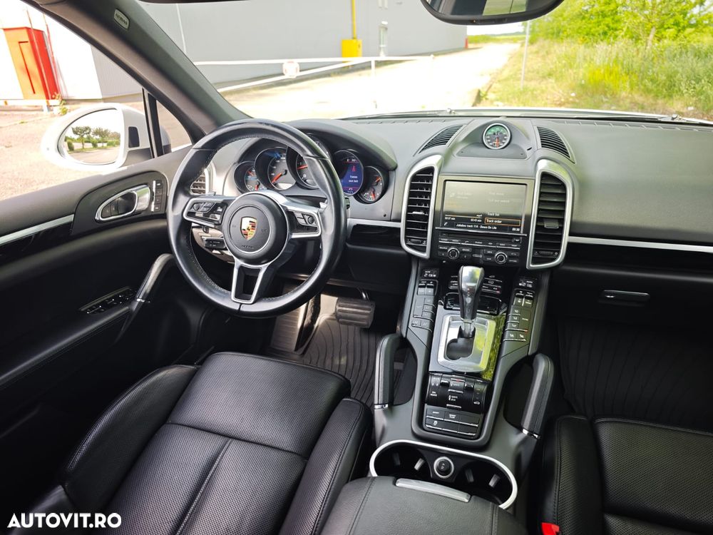 Porsche Cayenne 3.0 L V6 - 11