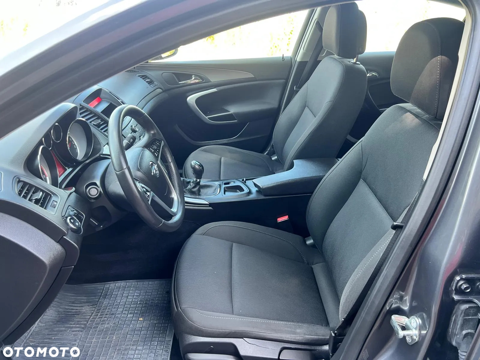 Opel Insignia - 25