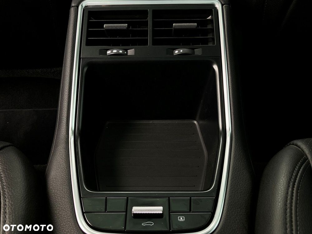 Porsche Panamera - 34