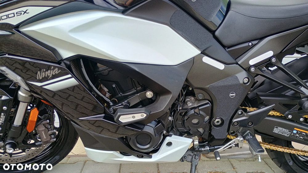 Kawasaki Ninja 1000 SX - 6