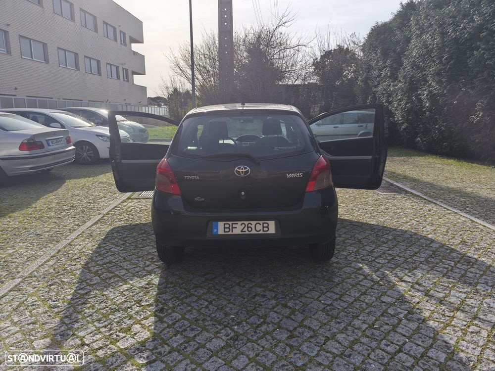 Toyota Yaris 1.3 VVT-i Sol High Pack - 2