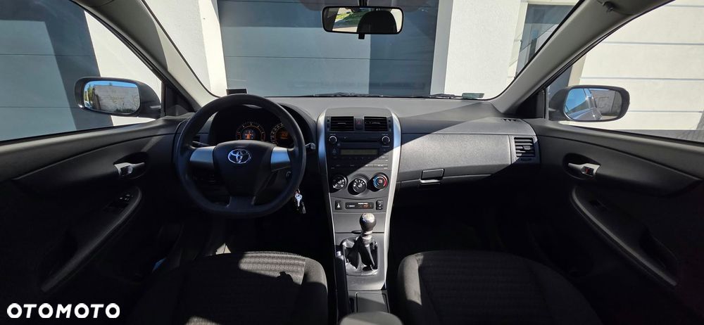 Toyota Corolla - 23
