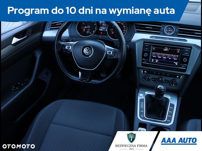 Volkswagen Passat - 8