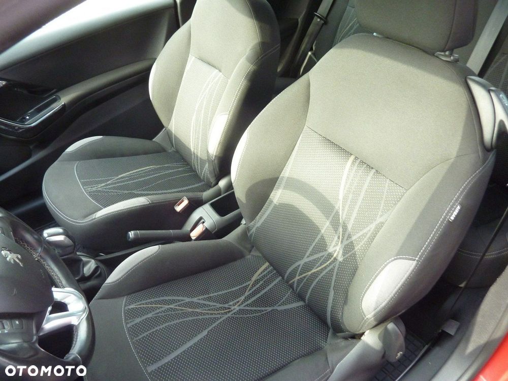 Peugeot 208 - 13