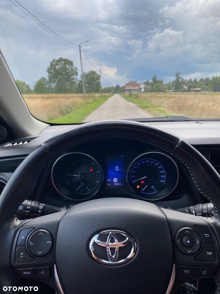 Toyota Auris 1.4 D-4D Premium - 8