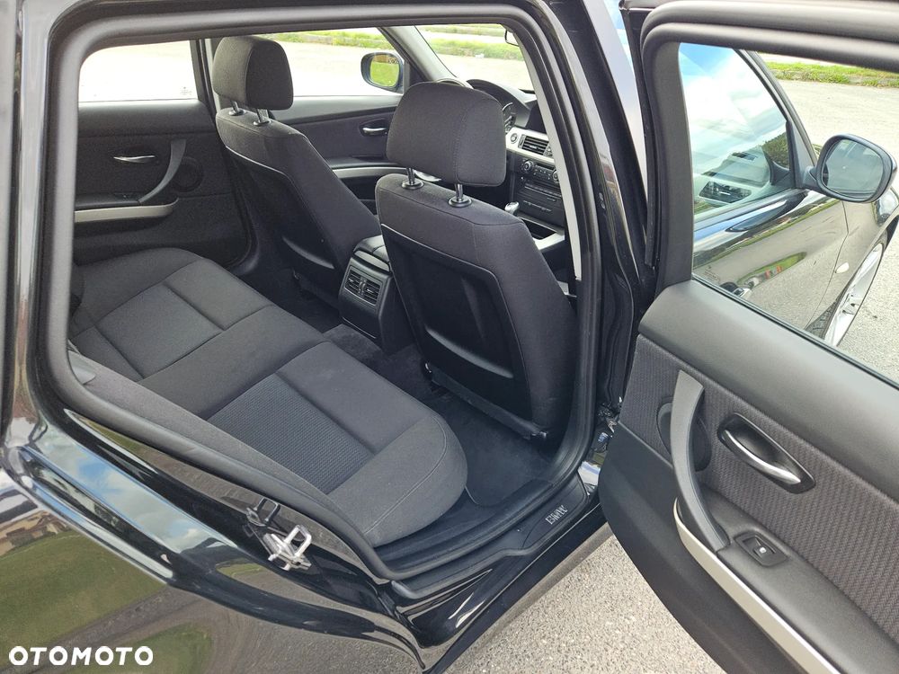 BMW Seria 3 318d Touring - 12
