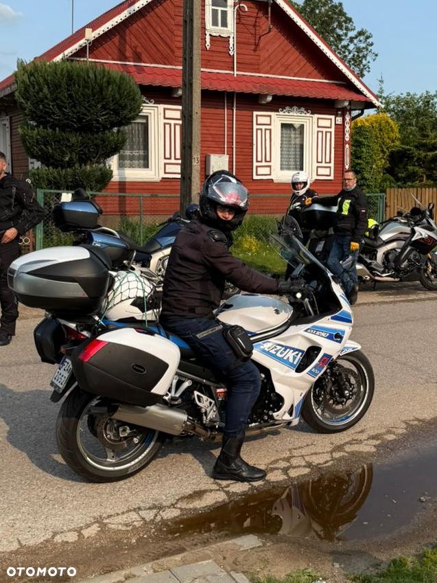 Suzuki GSX - 21