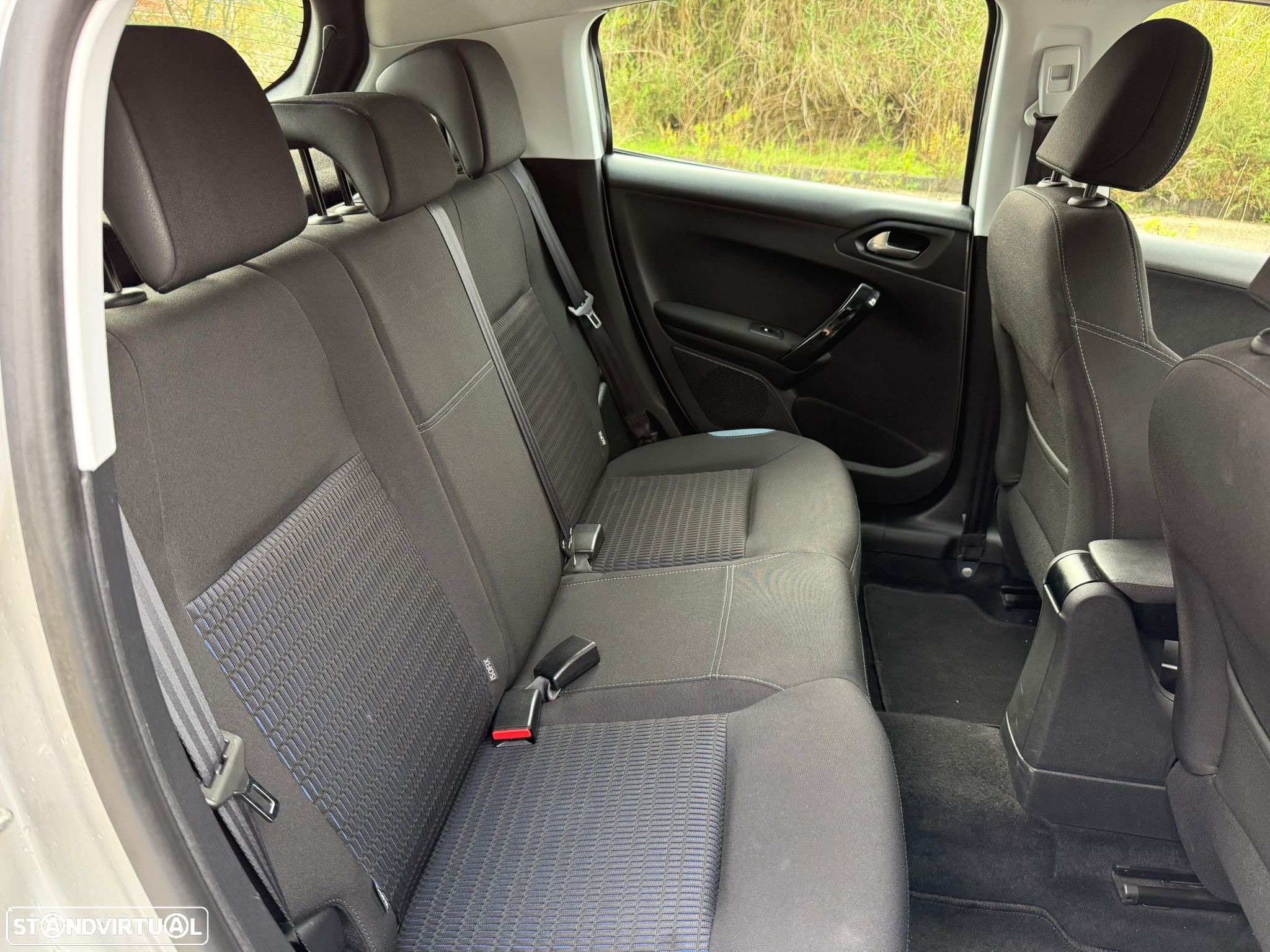 Peugeot 208 1.6 BlueHDi Style - 16