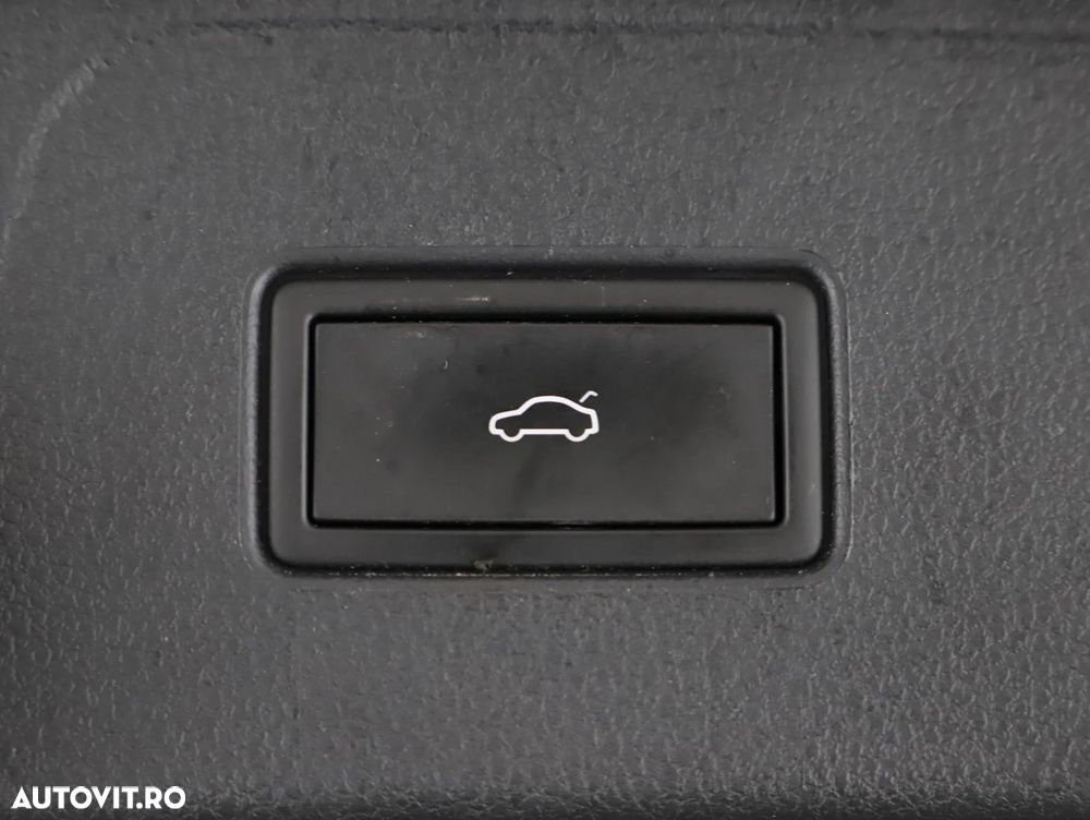 Volkswagen Passat Variant 2.0 TDI SCR DSG BlueMotion Comfortline - 25