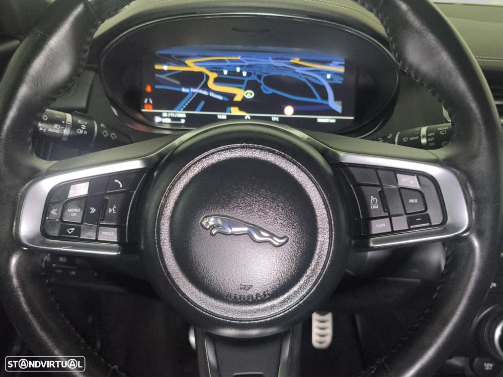 Jaguar E-Pace 2.0 i4D R-Dynamic S - 13