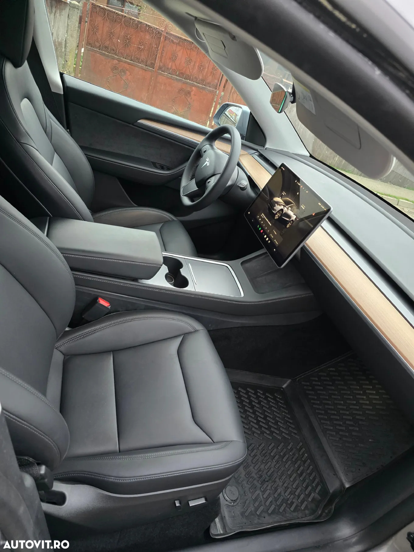Tesla Model Y Long Range Dual Motor AWD - 5