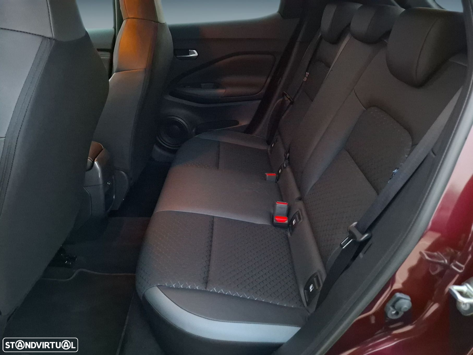 Nissan Juke 1.6 Hybrid N-Connecta Two Tone - 14