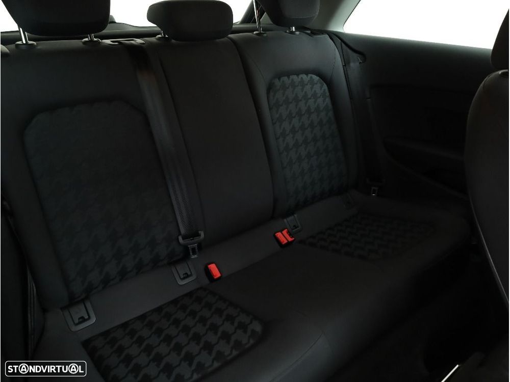 Audi A3 1.6 TDI Advance Ultra - 15