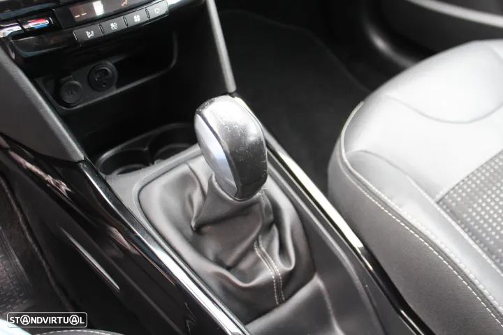 Peugeot 2008 1.2 PureTech Allure - 38