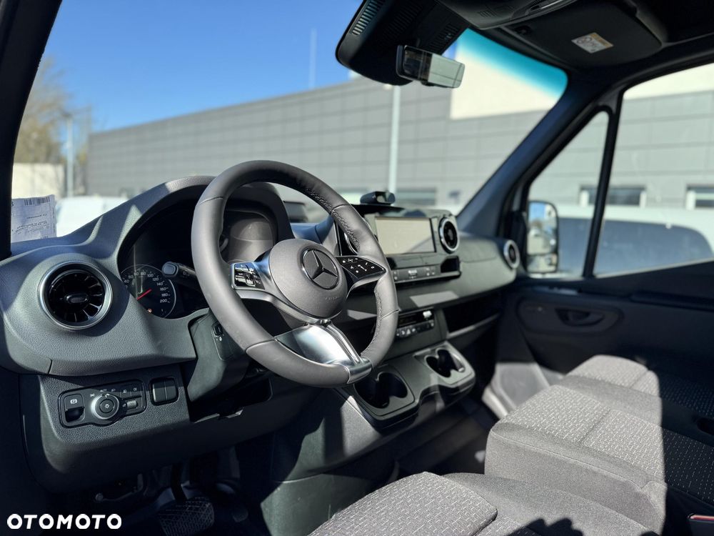 Mercedes-Benz Sprinter - 10