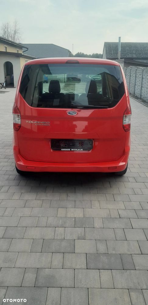 Ford Tourneo Courier - 11