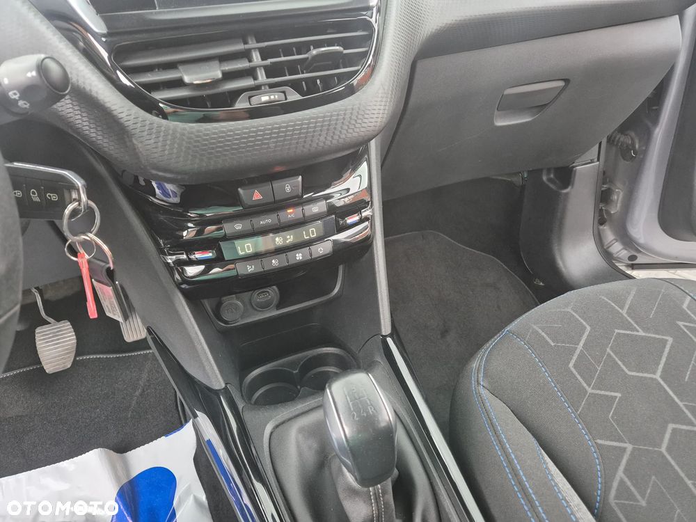 Peugeot 2008 1.5 BlueHDi Style - 12
