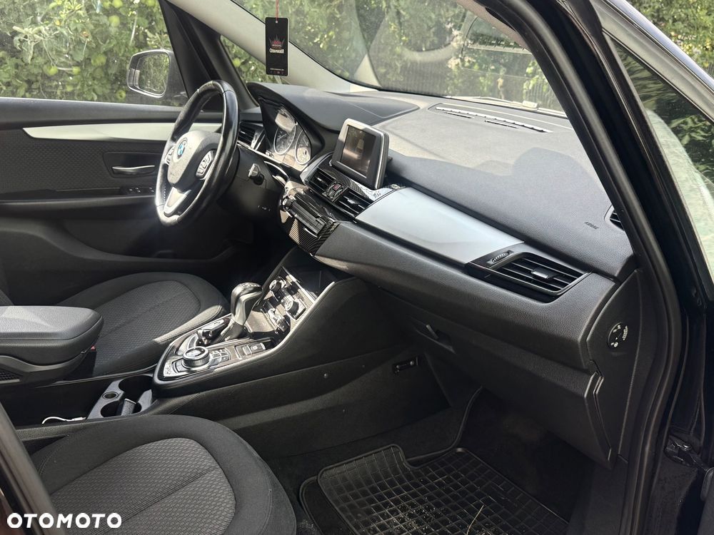 BMW Seria 2 216d Sport Line - 9