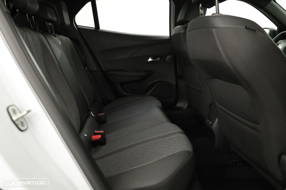 Peugeot 2008 1.2 Allure - 21