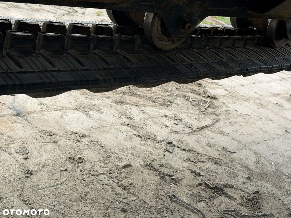 Kubota U27 Minikoparka koparka gąsienicowa 2.8 tony. jak Nówka sztuka z salonu! 2017 rok. 2200mtg. Przywieziona z Gospodarstwa Norweskiego! Zadbana Maszyna ani deka luzów i wycieków. Aktualna Dekra dokumentacja BMWT! Szybkozłącze Hydrauliczne. Szybka wolna jazda.Zamki na tłokach. Wersja Norweska!! OKAZJA - 21