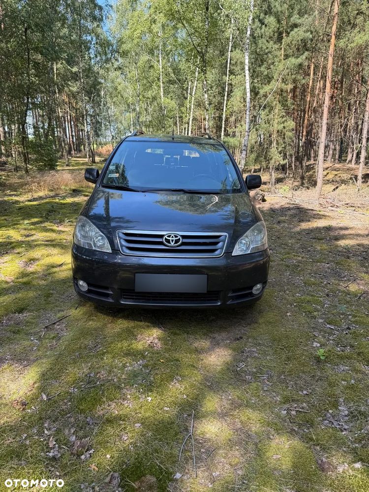 Toyota Avensis Verso D-4D - 6