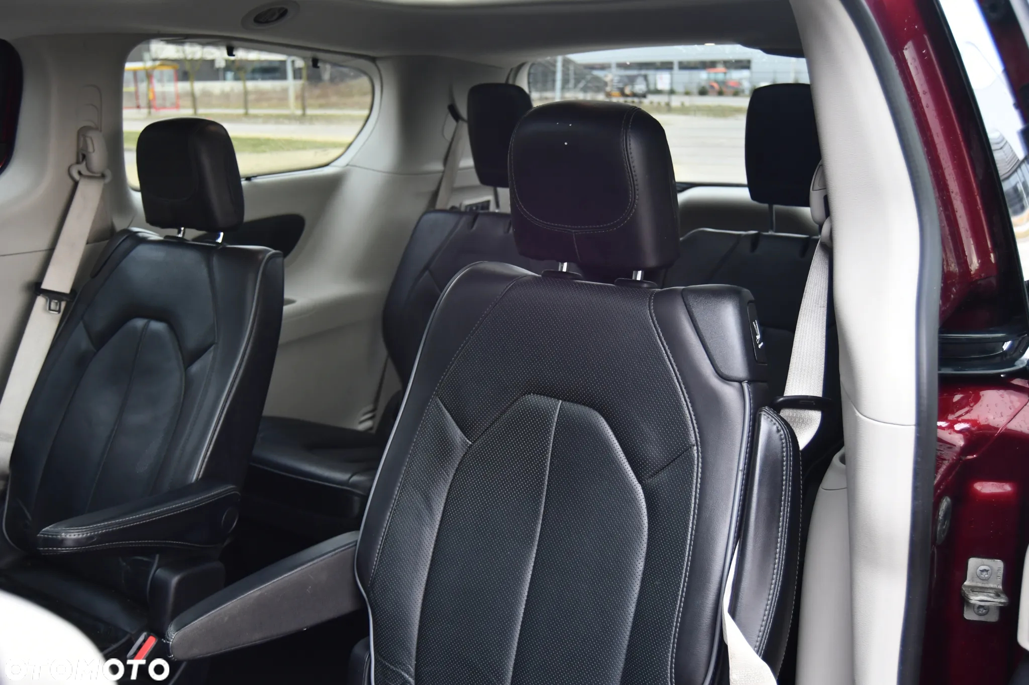 Chrysler Pacifica - 6