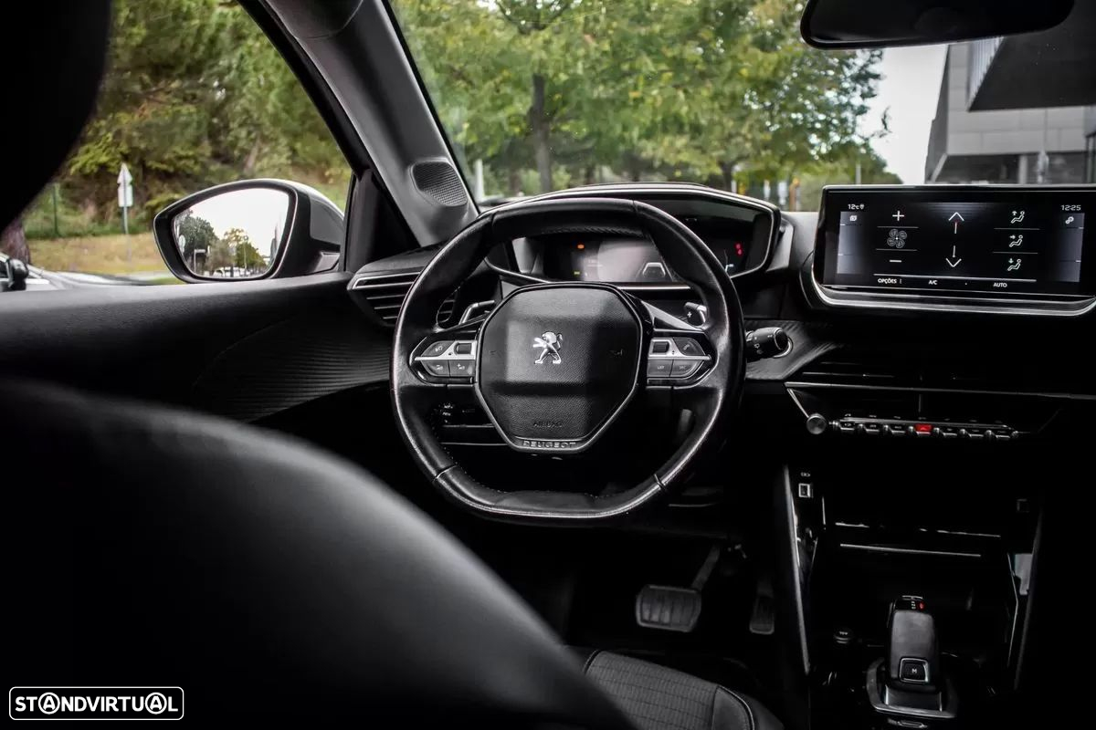 Peugeot 208 1.2 PureTech Allure EAT8 - 37