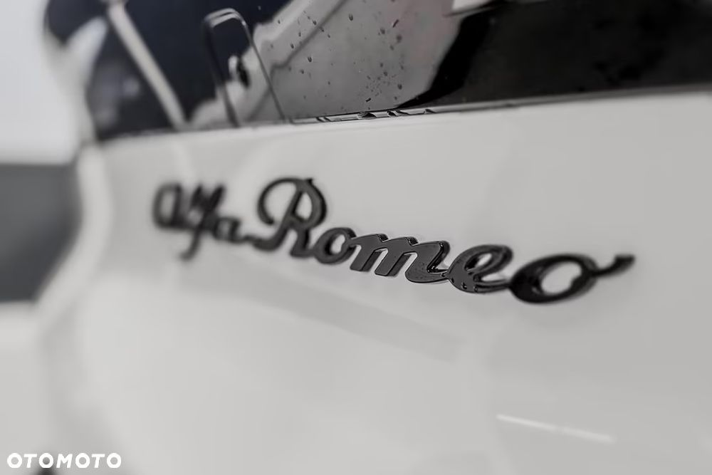 Alfa Romeo Junior 1.2 mHEV Ibrida eDCT - 6