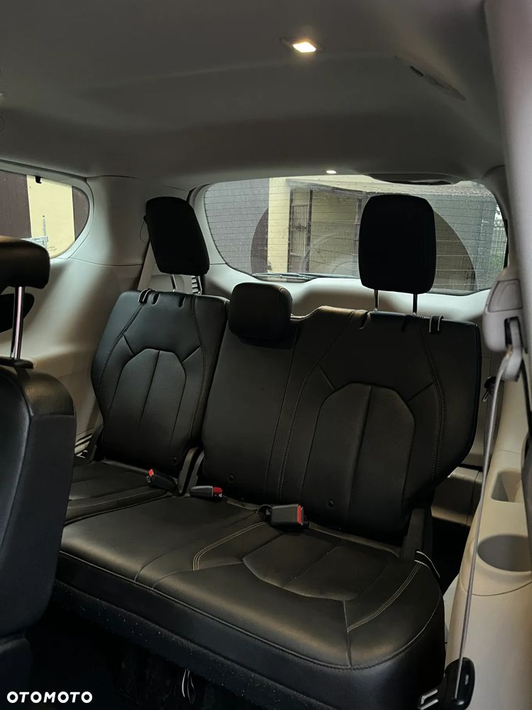 Chrysler Pacifica - 15