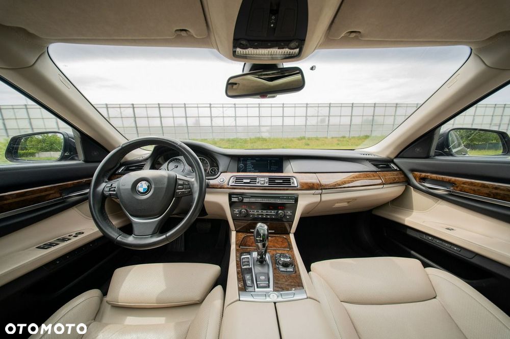 BMW Seria 7 - 16