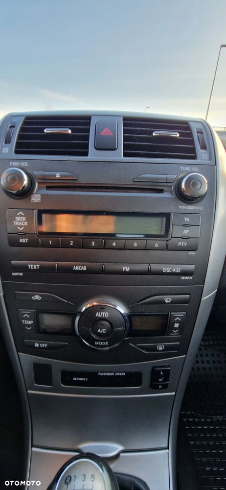 Toyota Corolla 1.6 Luna - 19