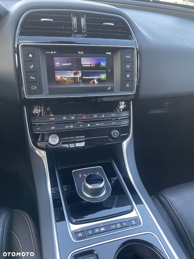 Jaguar XE 2.0 D Prestige - 15
